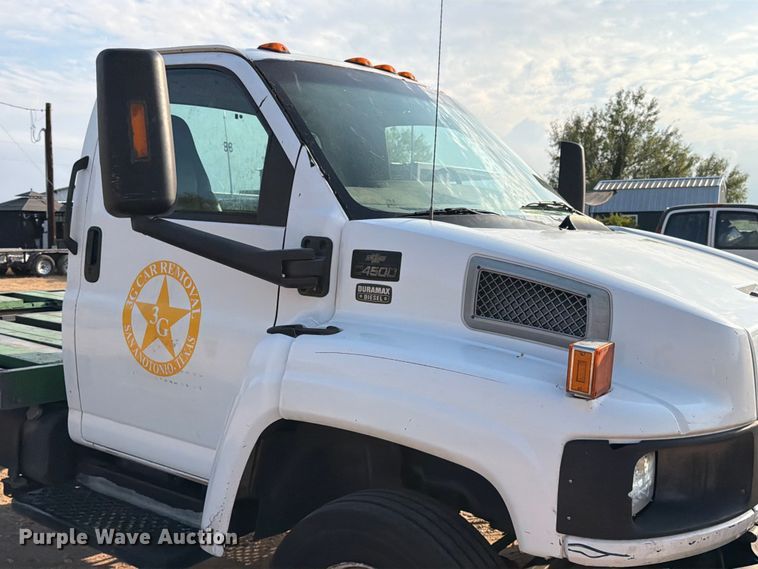 image for item DX5848 2003 Chevrolet C4500 flatbed truck