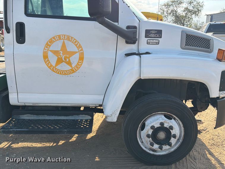 image for item DX5848 2003 Chevrolet C4500 flatbed truck