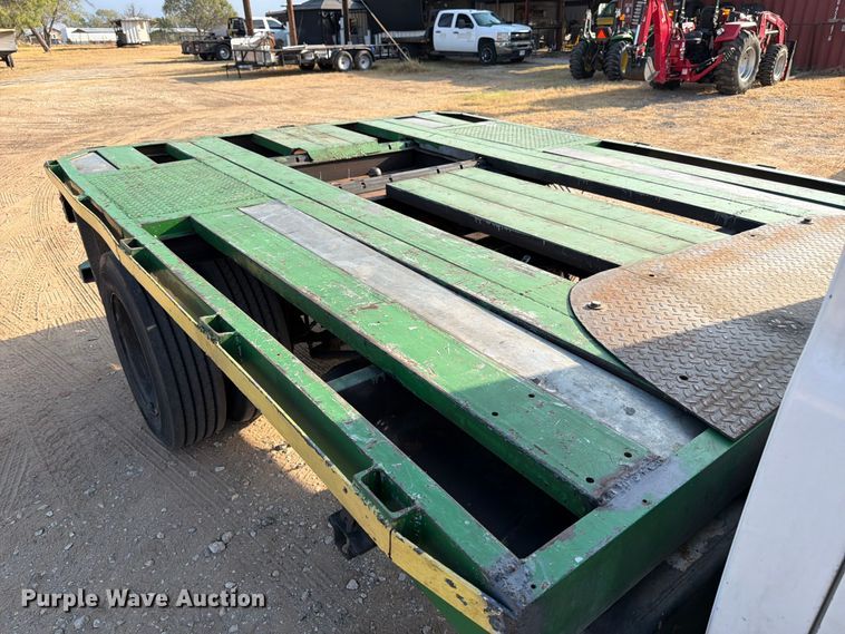 image for item DX5848 2003 Chevrolet C4500 flatbed truck