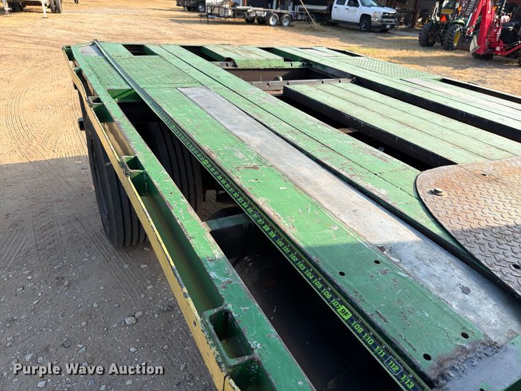 image for item DX5848 2003 Chevrolet C4500 flatbed truck