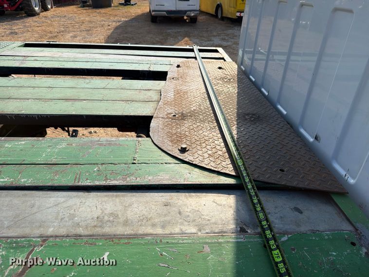 image for item DX5848 2003 Chevrolet C4500 flatbed truck