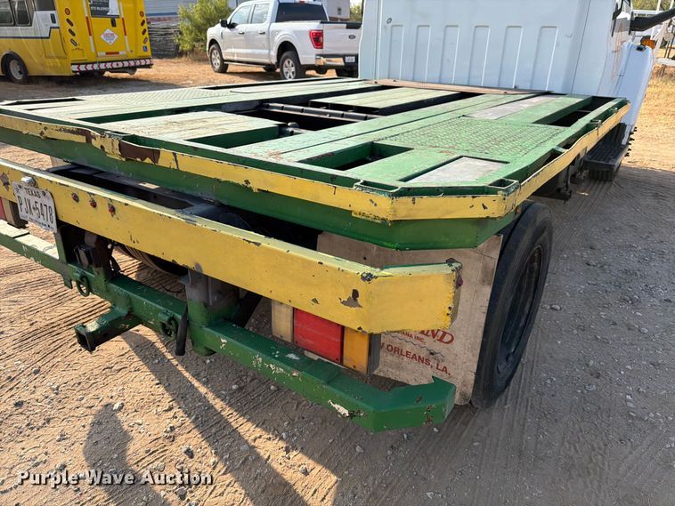 image for item DX5848 2003 Chevrolet C4500 flatbed truck