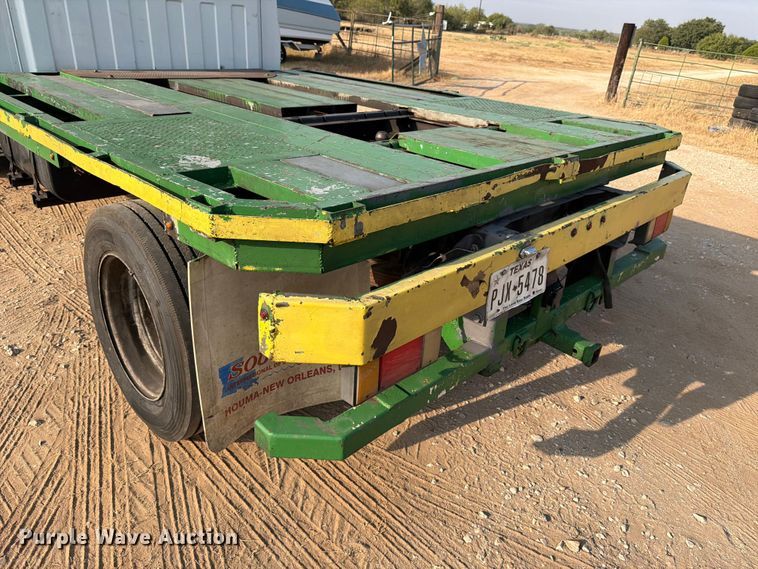 image for item DX5848 2003 Chevrolet C4500 flatbed truck