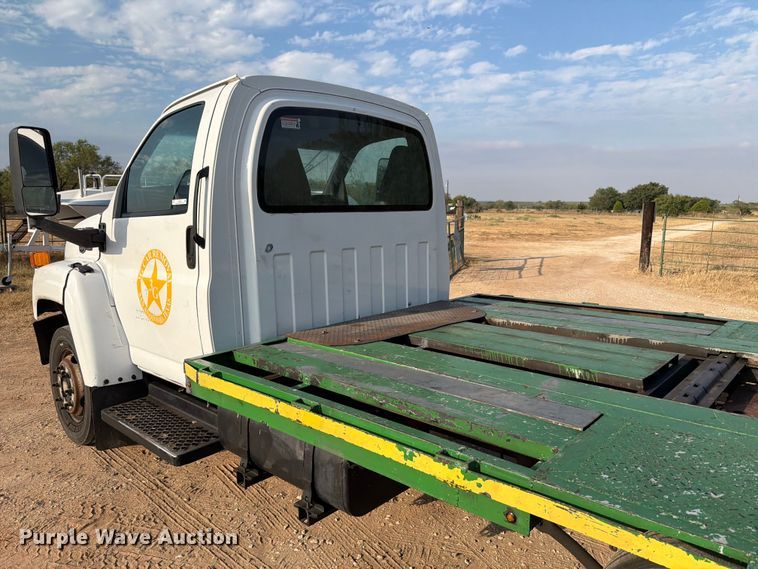 image for item DX5848 2003 Chevrolet C4500 flatbed truck