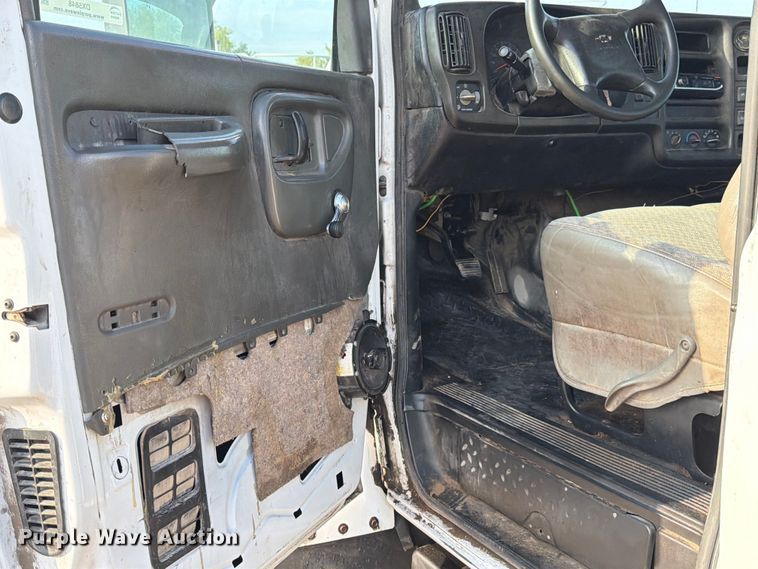 image for item DX5848 2003 Chevrolet C4500 flatbed truck