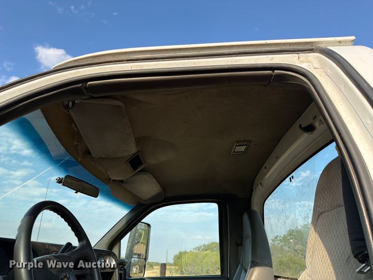 image for item DX5848 2003 Chevrolet C4500 flatbed truck