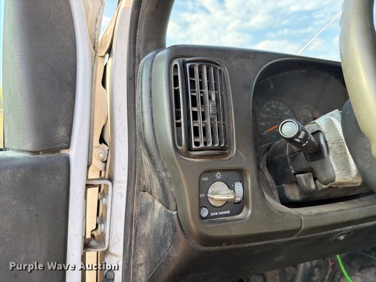 image for item DX5848 2003 Chevrolet C4500 flatbed truck