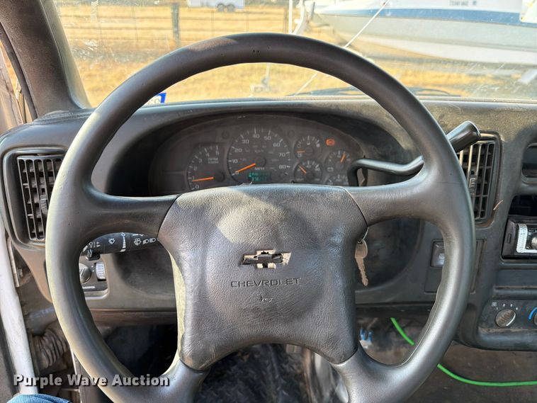 image for item DX5848 2003 Chevrolet C4500 flatbed truck