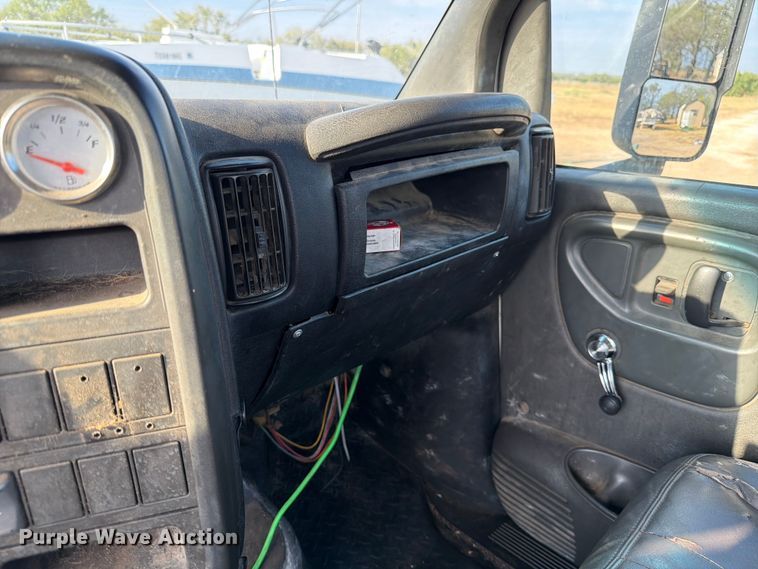 image for item DX5848 2003 Chevrolet C4500 flatbed truck