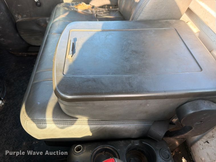 image for item DX5848 2003 Chevrolet C4500 flatbed truck