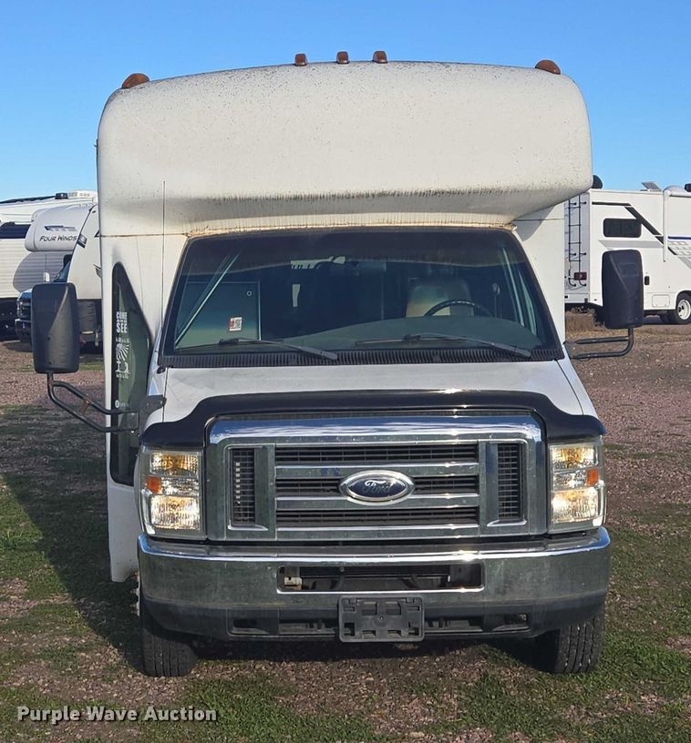 image for item DY1378 2008 Ford Starcraft shuttle bus