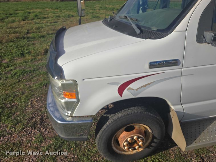 image for item DY1378 2008 Ford Starcraft shuttle bus