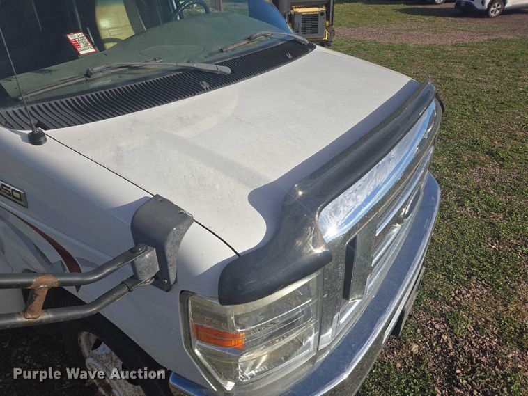 image for item DY1378 2008 Ford Starcraft shuttle bus