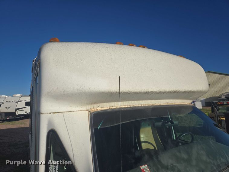 image for item DY1378 2008 Ford Starcraft shuttle bus