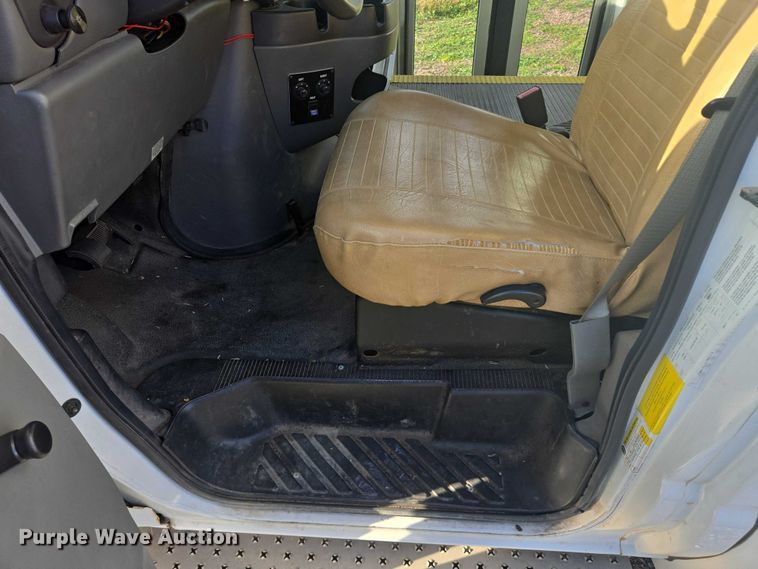 image for item DY1378 2008 Ford Starcraft shuttle bus