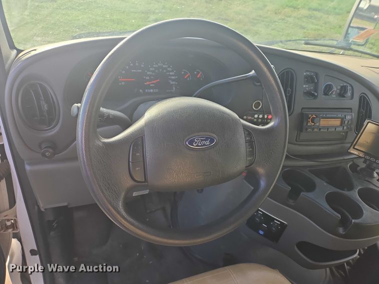 image for item DY1378 2008 Ford Starcraft shuttle bus