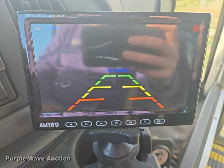 image for item DY1378 2008 Ford Starcraft shuttle bus