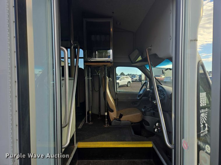 image for item DY1378 2008 Ford Starcraft shuttle bus