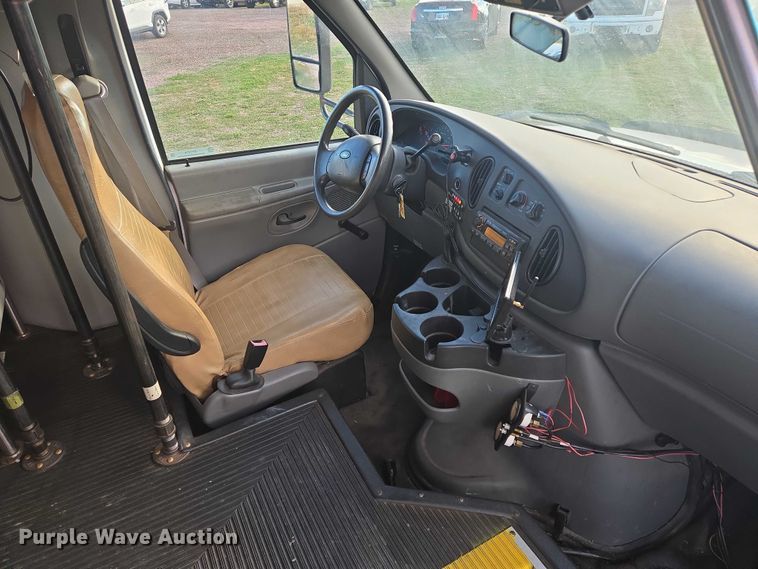 image for item DY1378 2008 Ford Starcraft shuttle bus