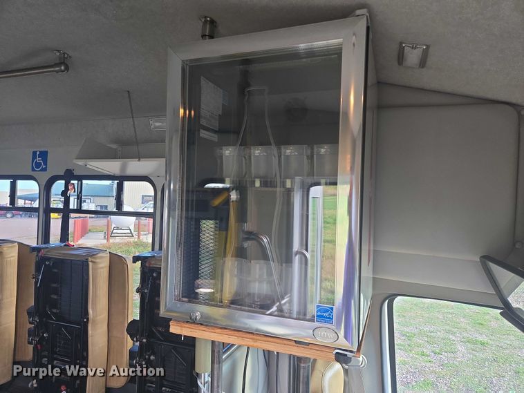 image for item DY1378 2008 Ford Starcraft shuttle bus