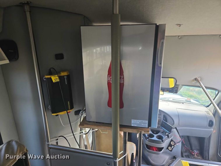 image for item DY1378 2008 Ford Starcraft shuttle bus