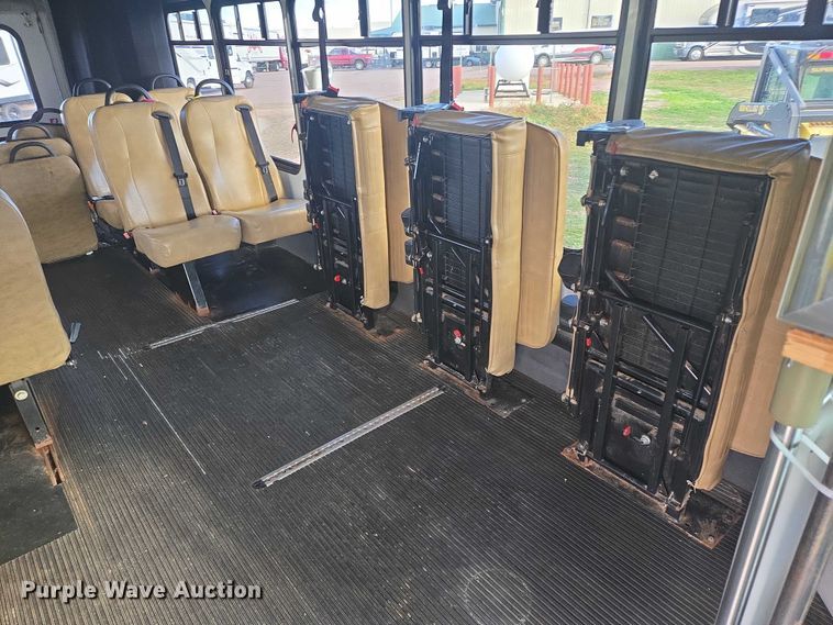 image for item DY1378 2008 Ford Starcraft shuttle bus