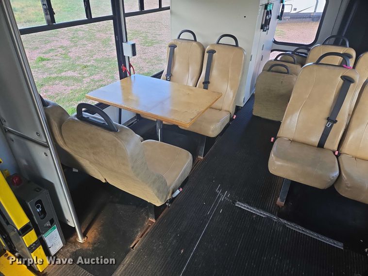 image for item DY1378 2008 Ford Starcraft shuttle bus