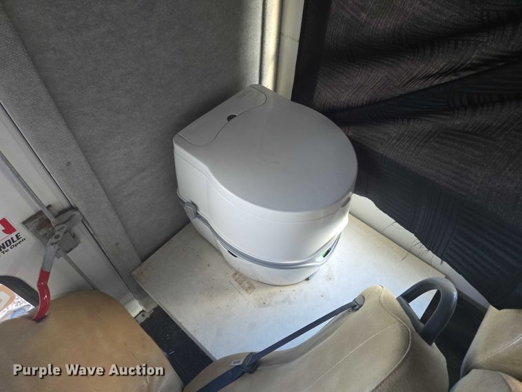 image for item DY1378 2008 Ford Starcraft shuttle bus