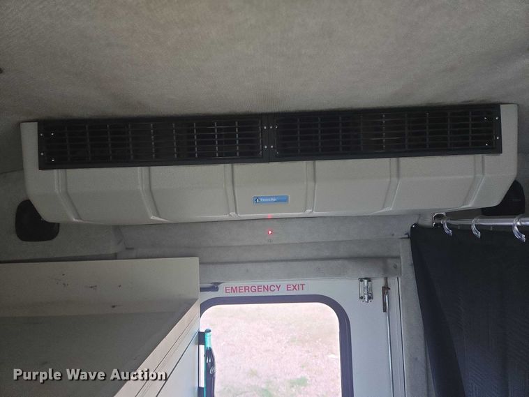 image for item DY1378 2008 Ford Starcraft shuttle bus