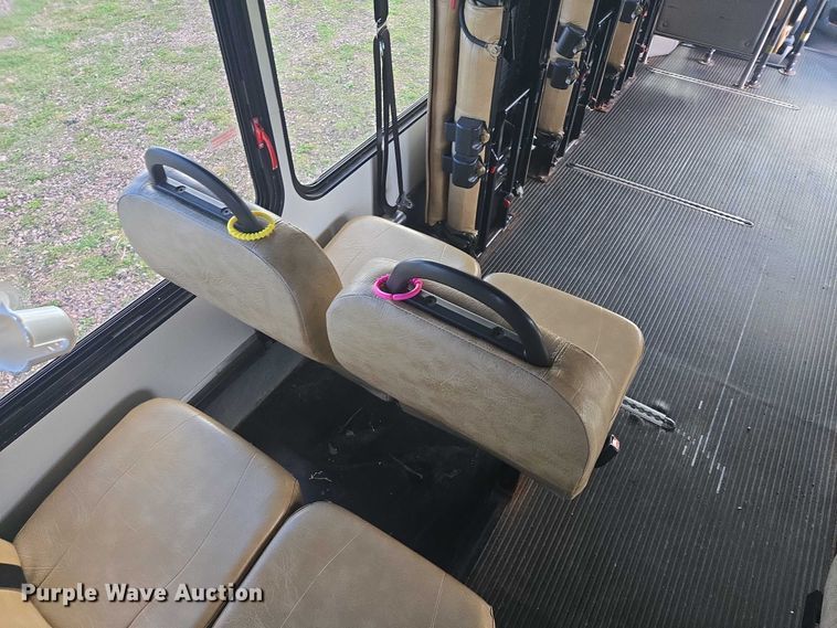 image for item DY1378 2008 Ford Starcraft shuttle bus