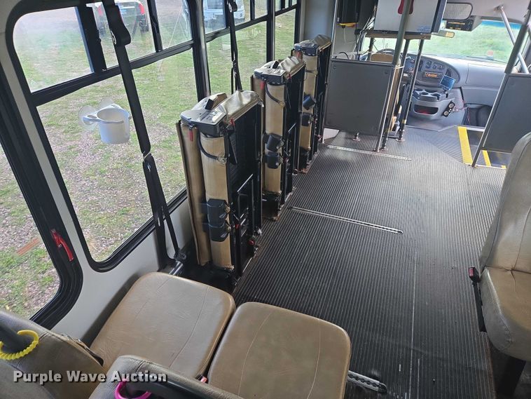 image for item DY1378 2008 Ford Starcraft shuttle bus