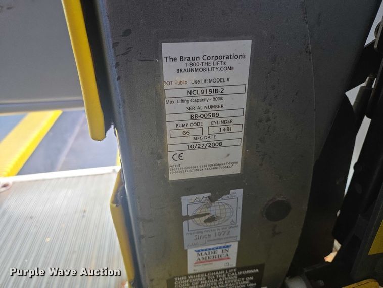 image for item DY1378 2008 Ford Starcraft shuttle bus