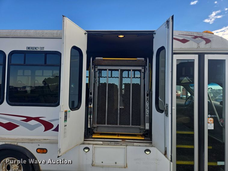 image for item DY1378 2008 Ford Starcraft shuttle bus