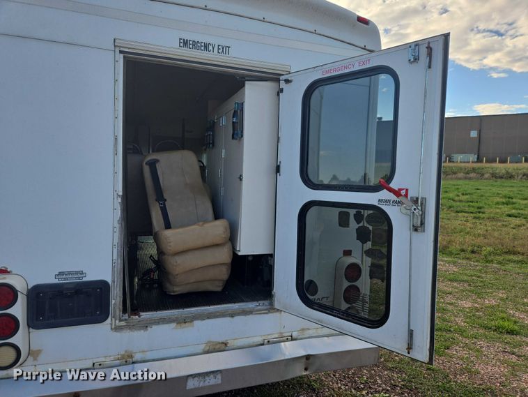 image for item DY1378 2008 Ford Starcraft shuttle bus