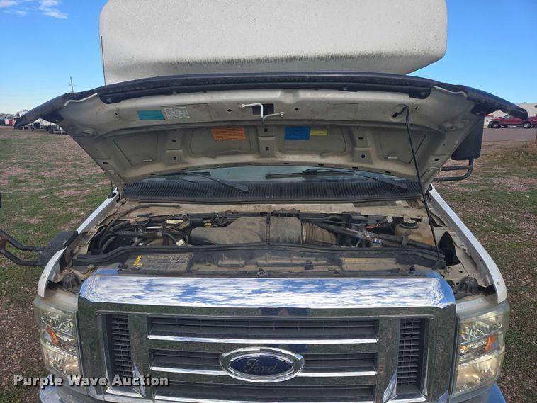 image for item DY1378 2008 Ford Starcraft shuttle bus