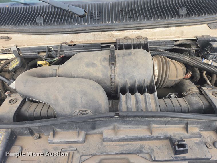 image for item DY1378 2008 Ford Starcraft shuttle bus