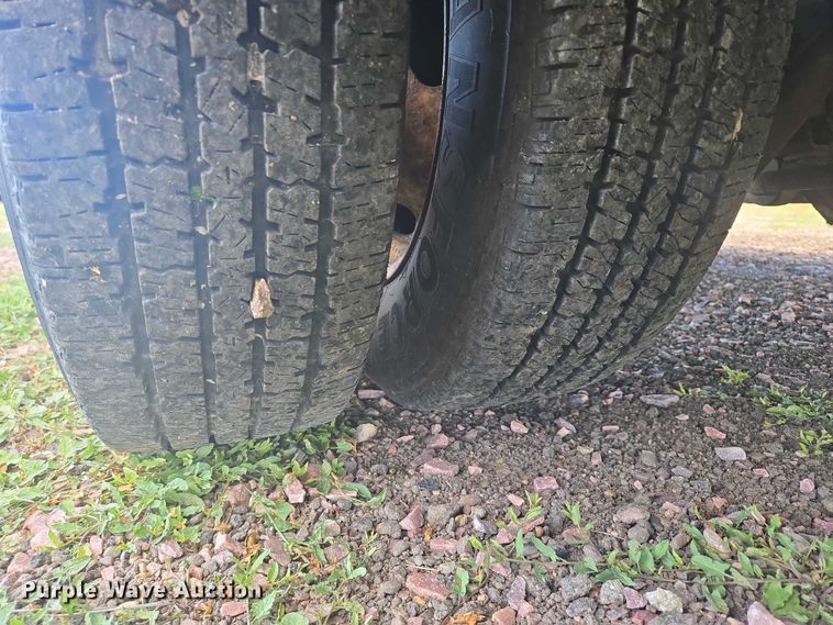 image for item DY1378 2008 Ford Starcraft shuttle bus