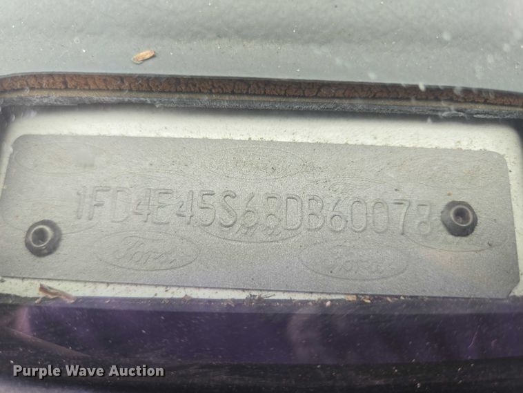 image for item DY1378 2008 Ford Starcraft shuttle bus