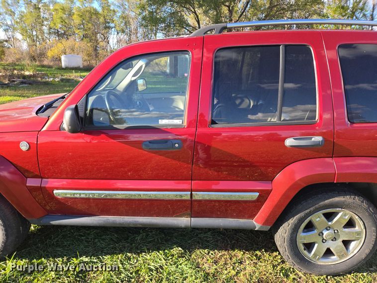 image for item DY1426 2005 Jeep Liberty SUV