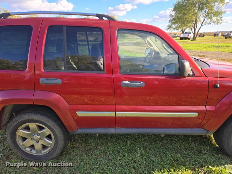 image for item DY1426 2005 Jeep Liberty SUV