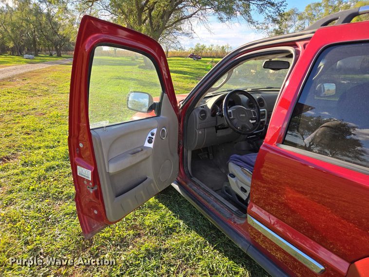 image for item DY1426 2005 Jeep Liberty SUV