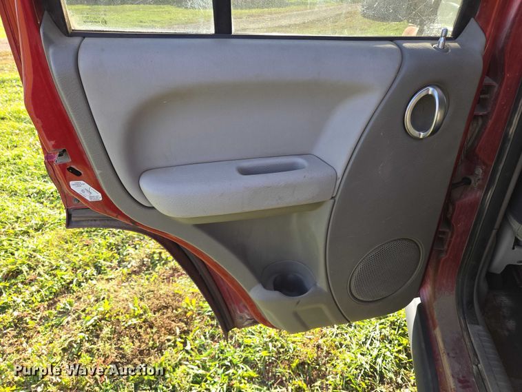 image for item DY1426 2005 Jeep Liberty SUV