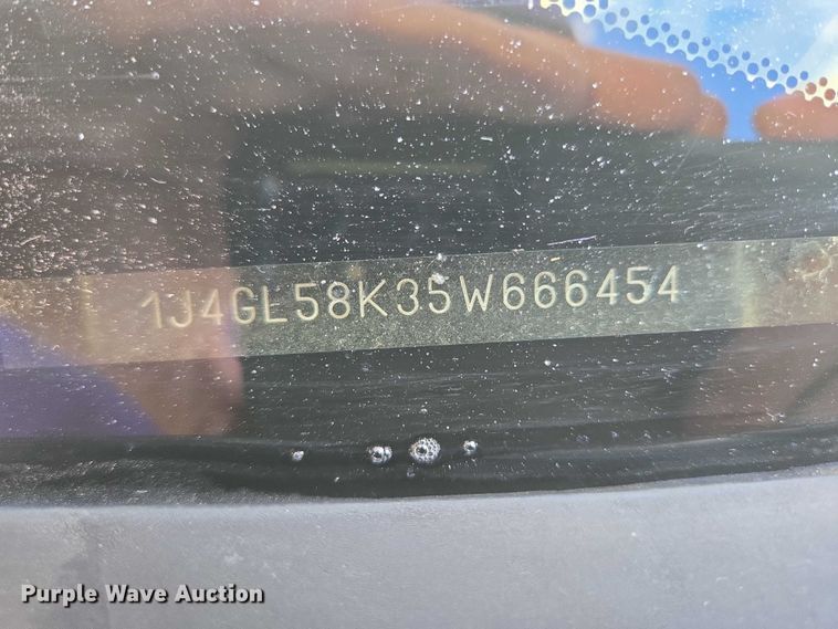 image for item DY1426 2005 Jeep Liberty SUV