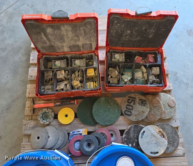 image for item DZ6459 Floor polishing equipment