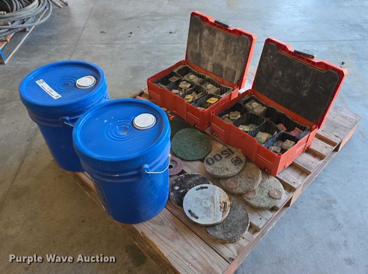 image for item DZ6459 Floor polishing equipment