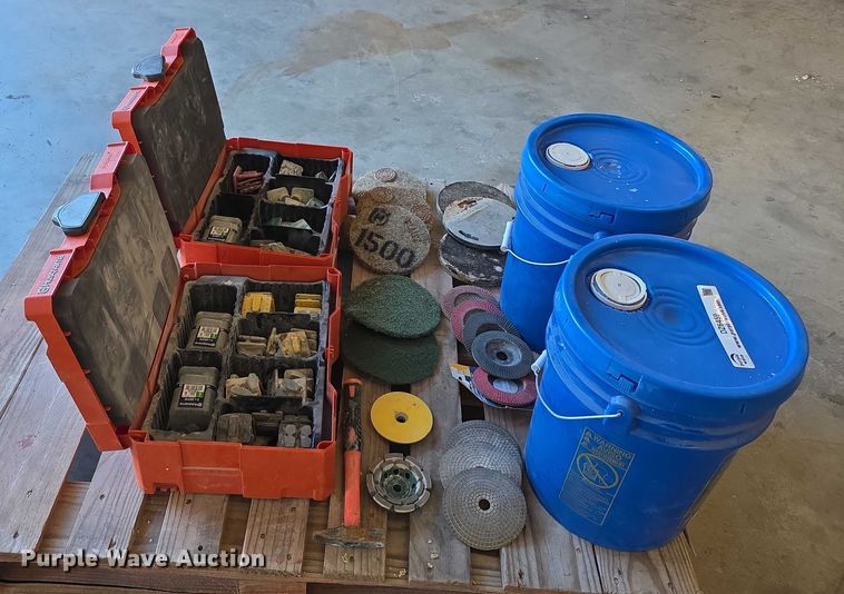 image for item DZ6459 Floor polishing equipment