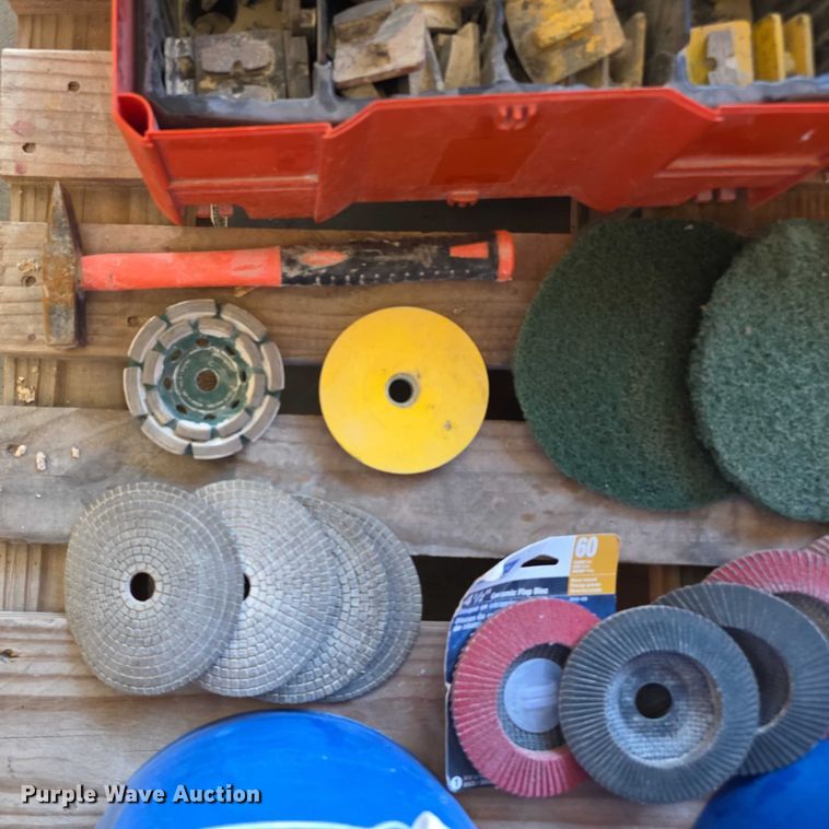 image for item DZ6459 Floor polishing equipment