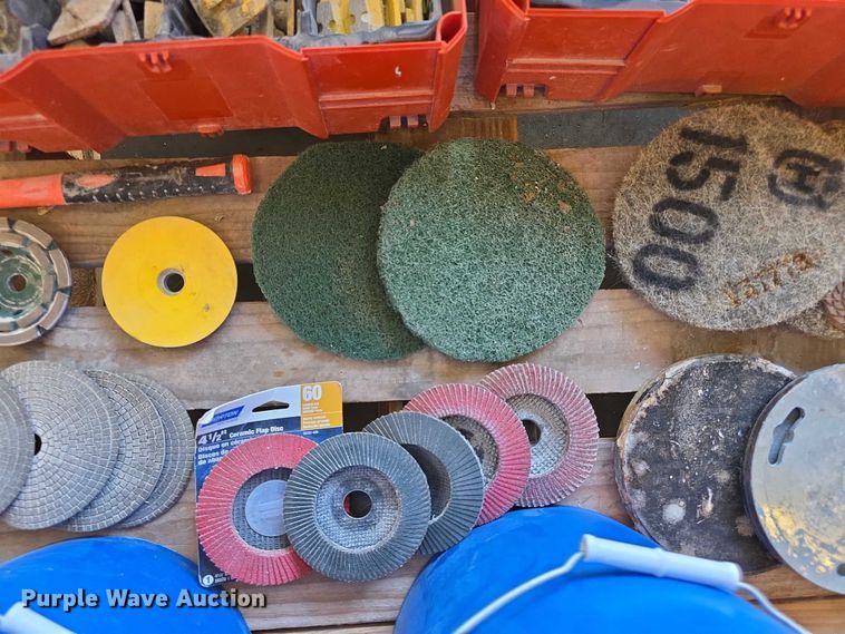 image for item DZ6459 Floor polishing equipment