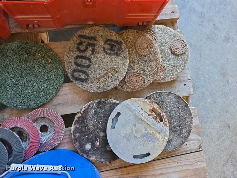 image for item DZ6459 Floor polishing equipment