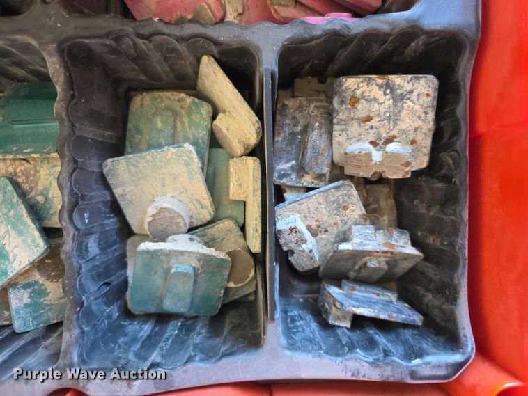 image for item DZ6459 Floor polishing equipment